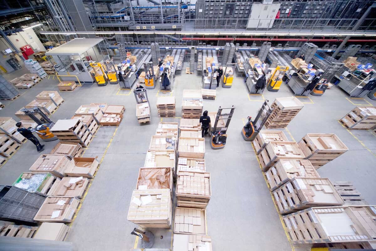 REYHER Logistikzentrum Innen - Halle Export
