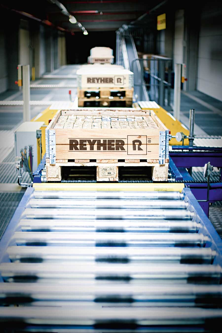 REYHER Logistikzentrum Innen - Förderbandtechnik