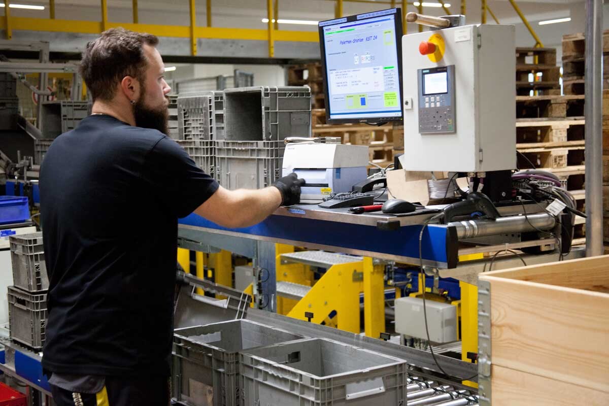REYHER Logistikzentrum Innen - Kommissionierbereich